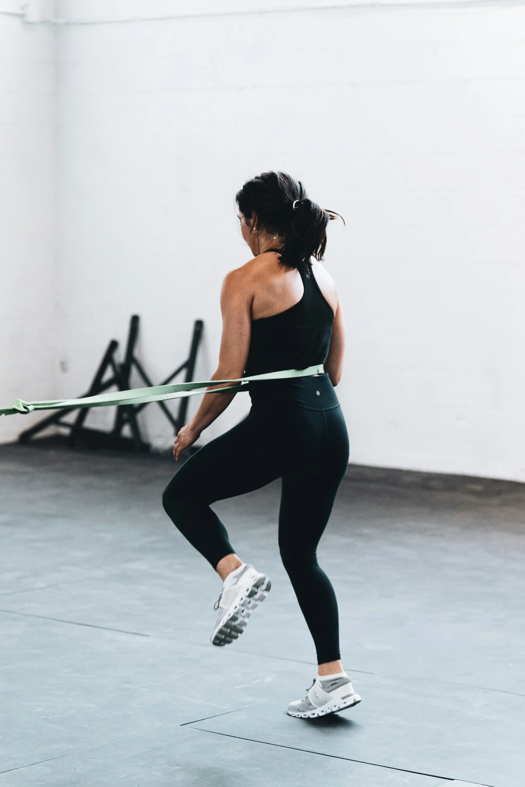 women doing exercise in gym